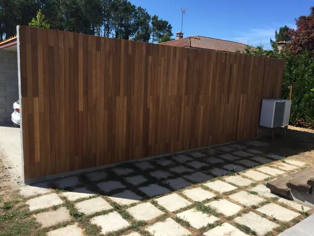 Revestimiento de pared exterior en madera