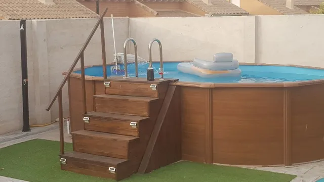 Escalera piscina