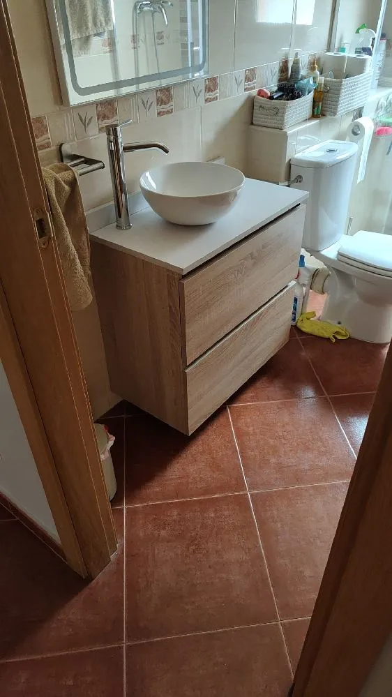 Instalación de mueble con lavabo en el baño de mi nuevo piso