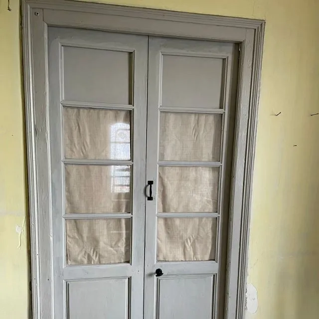 Vieja puerta restaurada con cariño
