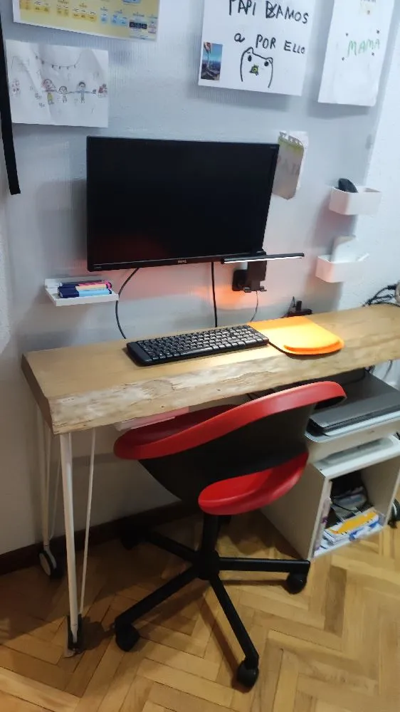 DIY: Mesa de trabajo con tablero de madera natural y policarbonato