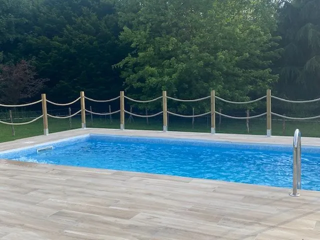 Cierre de piscina en casa rural