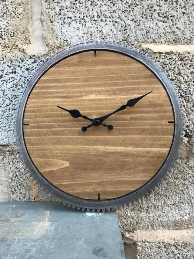 De un neumático hemos diseñado un reloj de pared