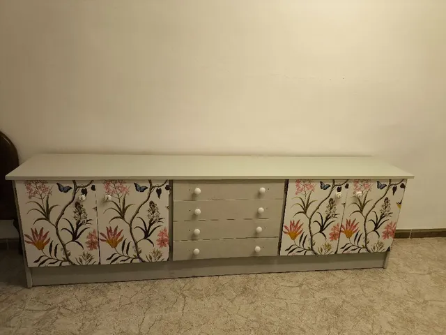 Transformación de un viejo mueble con pintura a la tiza y papel pintado