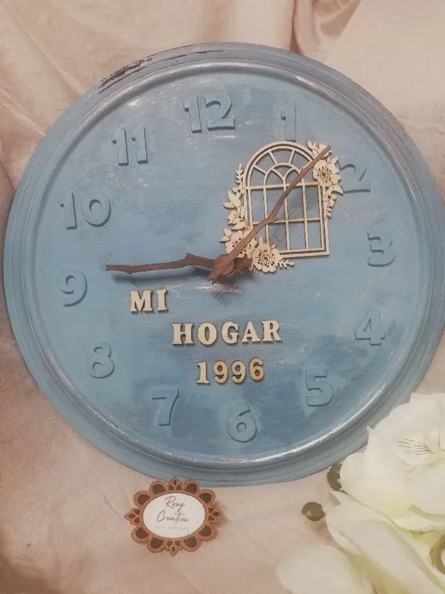 Cambio del viejo reloj de cocina con pintura y decoración en madera