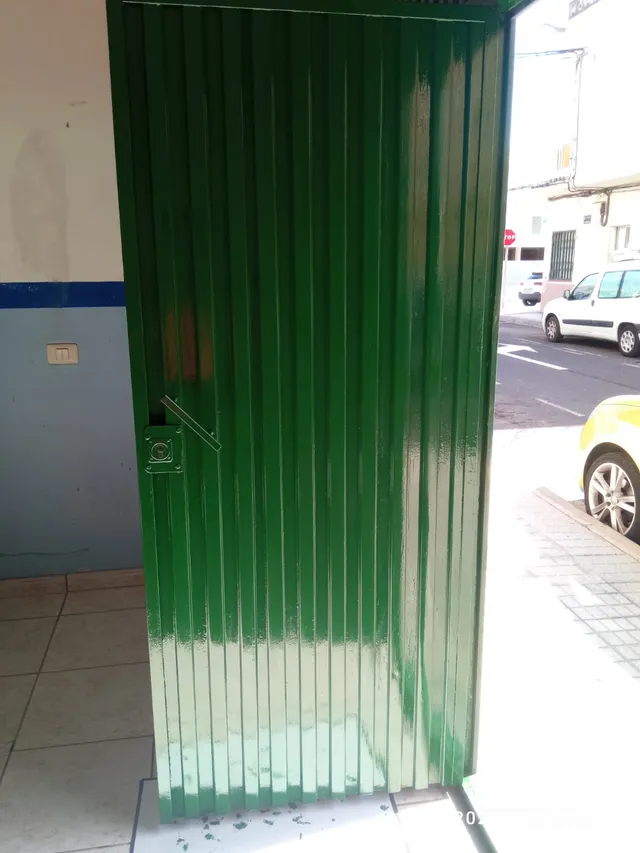 Cómo pintar una puerta de garaje