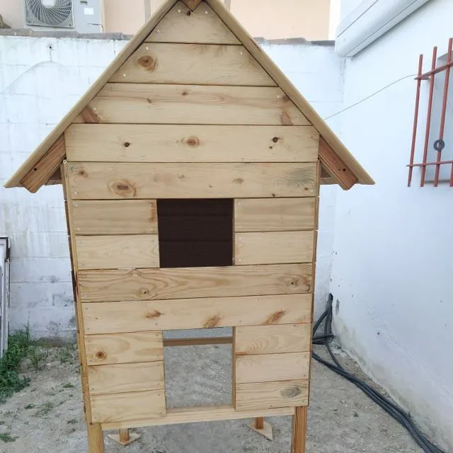 Gallinero con madera