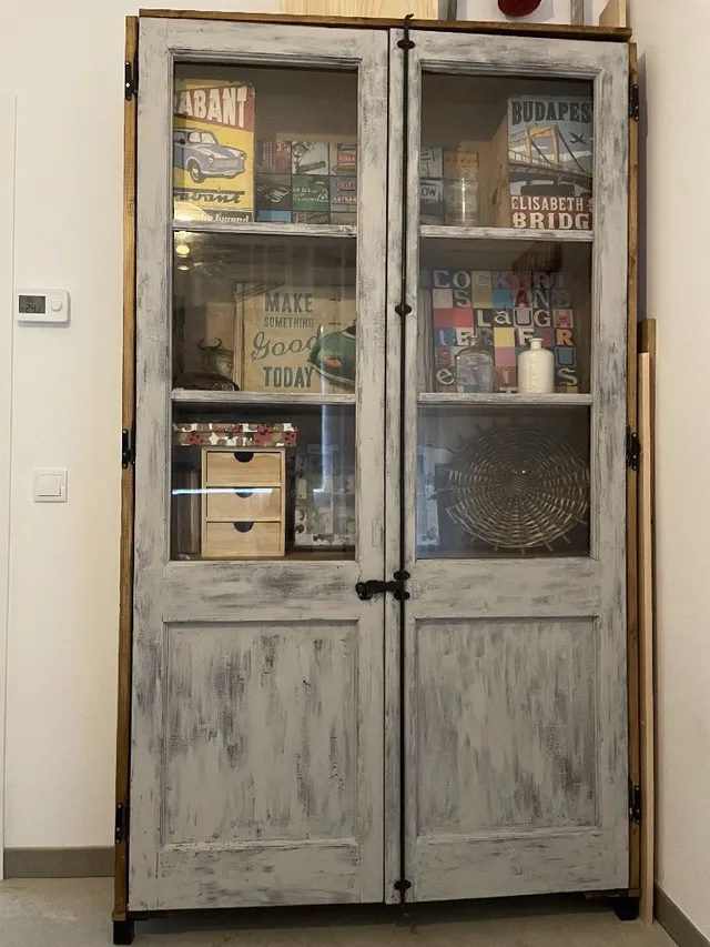 Creando un armario para almacenar con puertas viejas, a reciclar…!