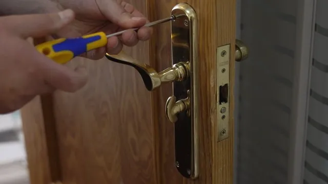 Cambiar cerradura de interior y adaptar la puerta