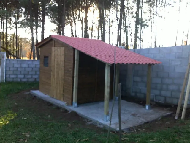 Ampliación e instalación del techo de una caseta de jardín
