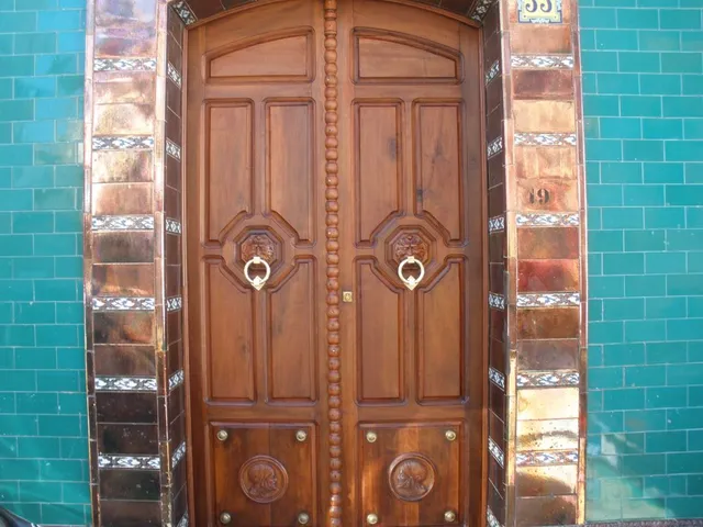 Restauración puerta de caoba