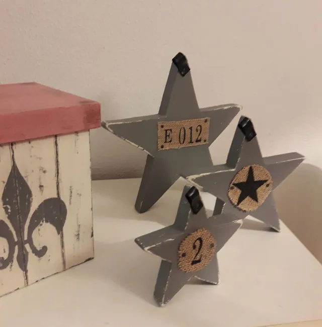 Cómo hacer unas estrellas decorativas de madera
