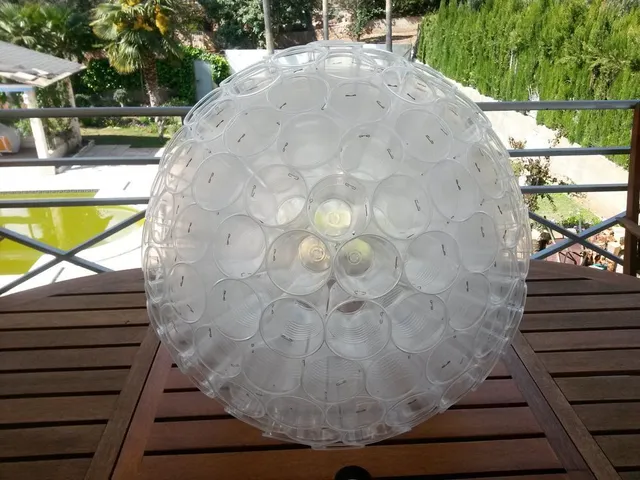 DIY: Lámpara con vasos de plástico low cost