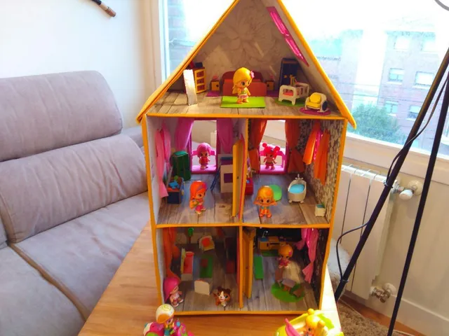 Casa muñecas deals carton diy