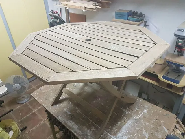 Reparación y restauración de una mesa de teca