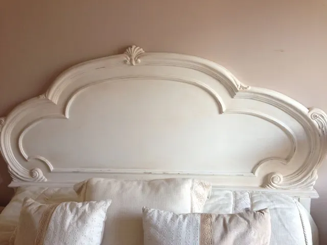 Dormitorio renovado pintando los muebles