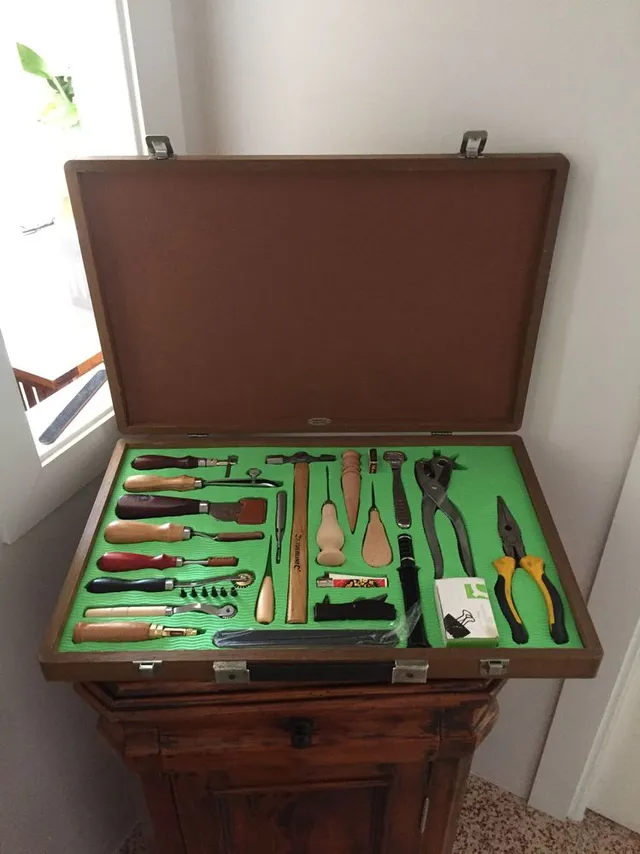 Reutilizar un viejo maletín como caja de herramientas