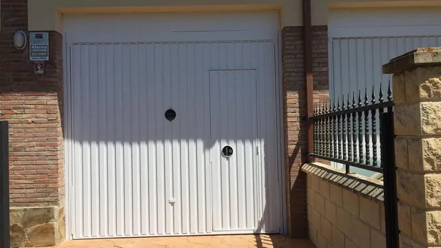 Reparación del marco de la puerta del garaje