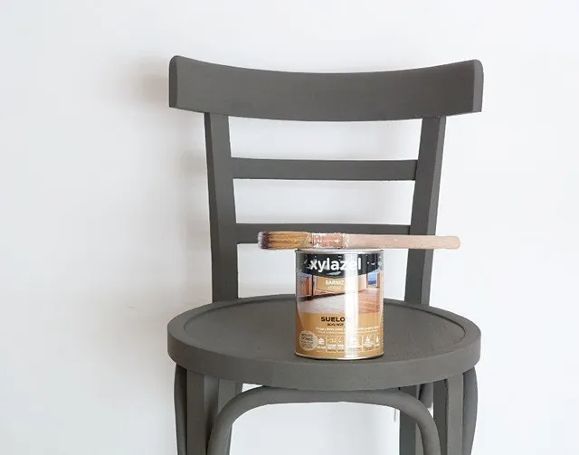 Renovar sillas con pintura a la tiza