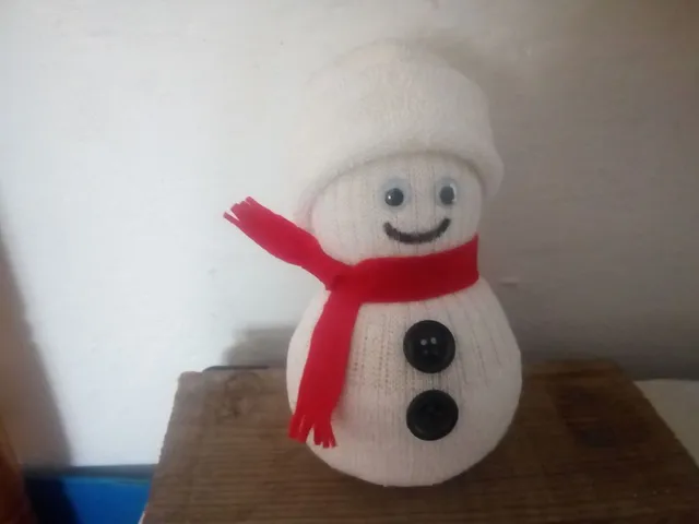 Me siento realizada con mis manualidades: Muñeco de nieve con un calcetín