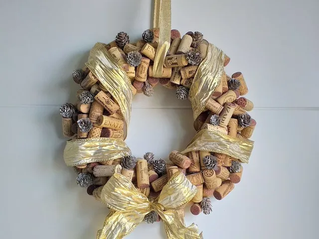 Corona de Navidad realizada con corchos