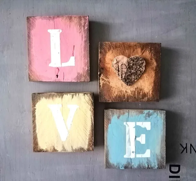 Composición de madera "Love" con chalk paint