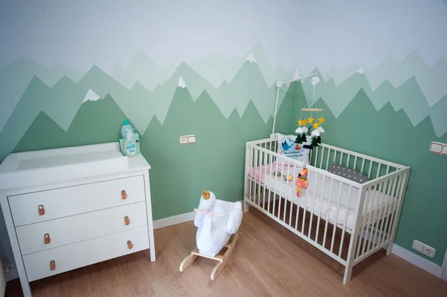 Cómo pintar unas montañas nevadas para decorar la habitación del bebé