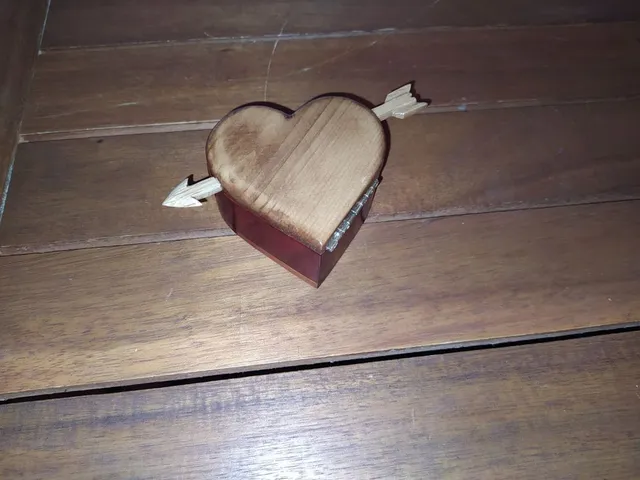 Caja corazón flechado
