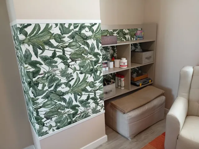 Rincón para manualidades con mueble integrado en la pared
