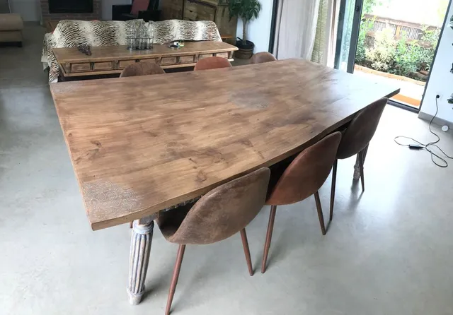 Mesa ampliada con madera, cariño y detalles