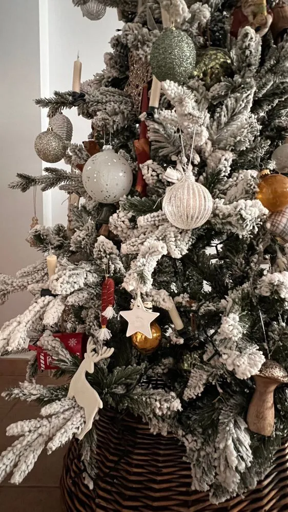 La decoración de Navidad más bonita con toques blancos y dorados