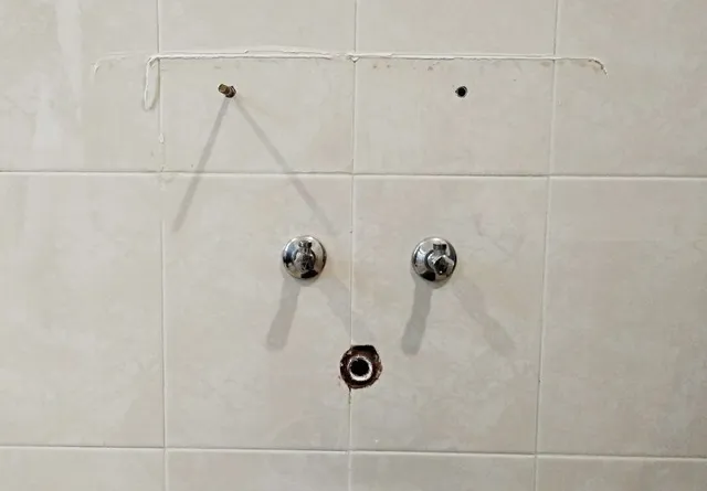 Cómo instalar un segundo grifo en un baño