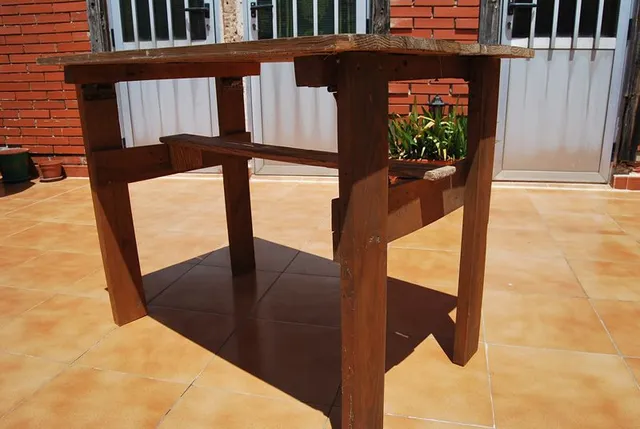 Mesa plegable de terraza con un palet