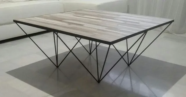 Elegante y sencilla mesa de centro vintage