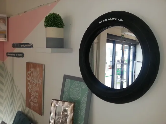 Marco para un espejo con neumático