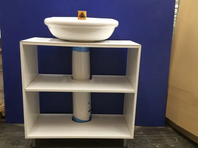 Mueble para un lavabo con pie