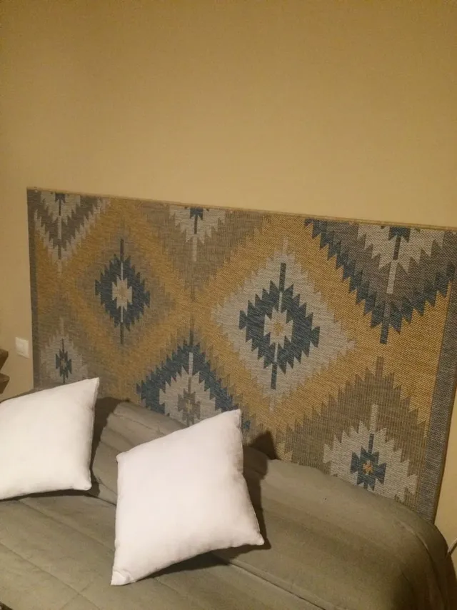 Cabecero de cama con alfombra