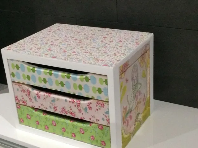 Caja de madera decorada con tela