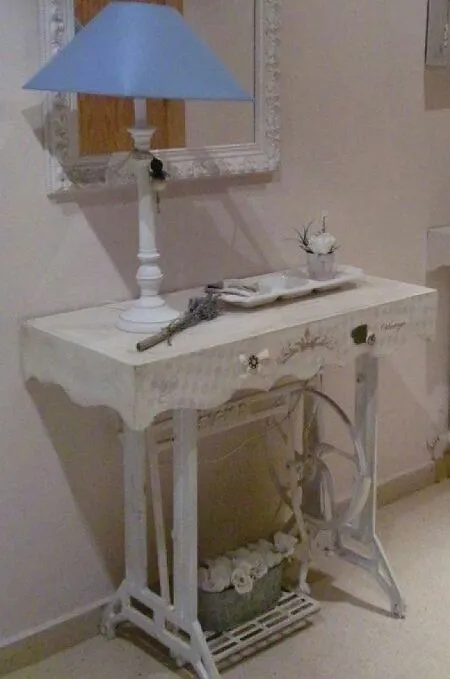 Mesa de maquina de coser decorativa