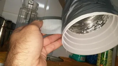 Cómo adaptar el tubo del extractor a la campana de la cocina