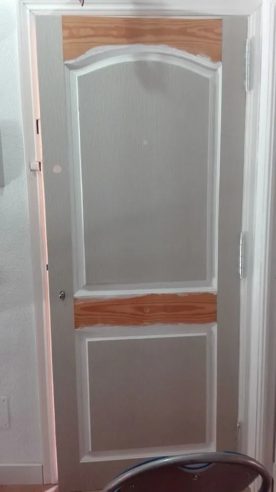 Una puerta de entrada totalmente renovada con vinilo