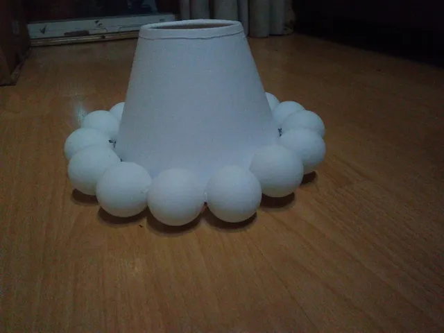 base pelotas ping pong en lampara.jpg