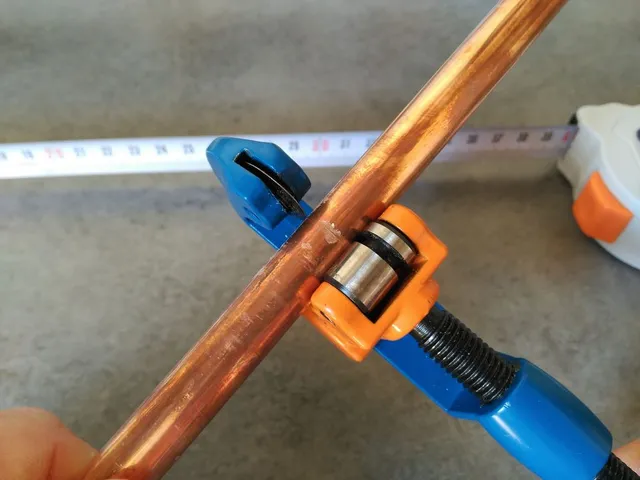 lampara de cobre, cortar tubo.jpg