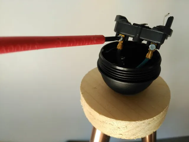 lampara de cobre, conexion cables.jpg