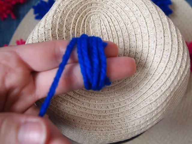 decorar-sombrero-playa-lana.jpg