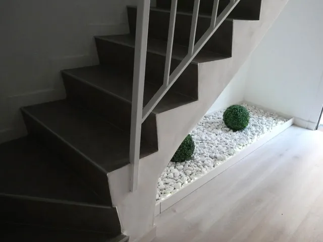 Cómo reformar una escalera sin obras con un suelo vinílico acolchado? -  Blog Motif