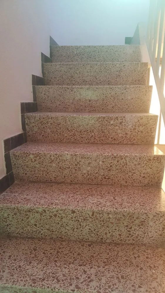 Cómo reformar una escalera sin obras con un suelo vinílico acolchado? -  Blog Motif