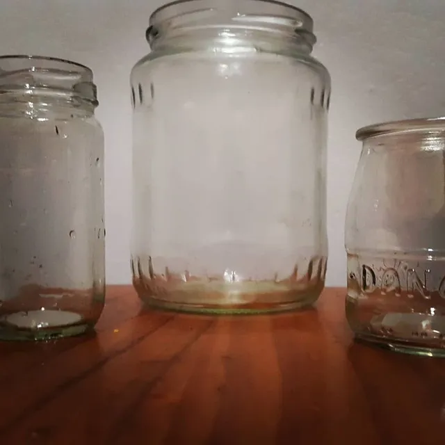 Tres frascos de distintos tamaños