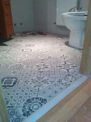 suelo vinílico en baño.jpg