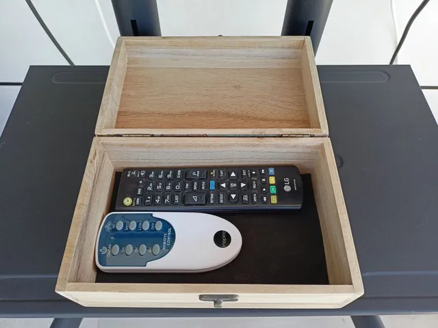 Caja para guardar mandos decorada con fototransfer